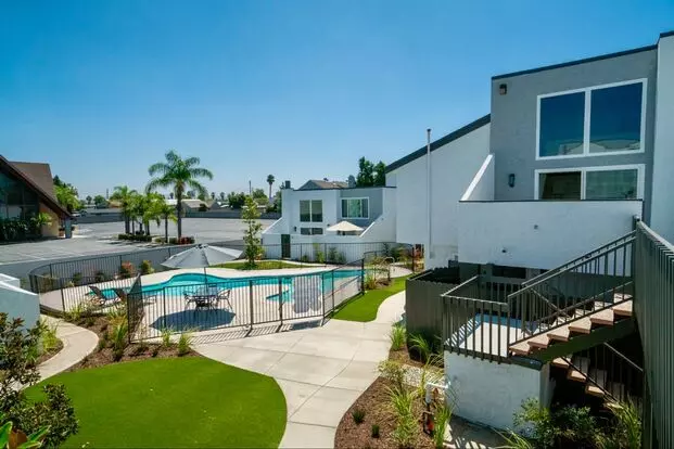 283 Avocado St Apartment for rent in Costa Mesa, CA