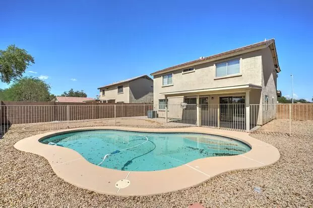 Ready To View Now! Beautiful 4 Bed 2.5 Bath Home In Phoenix With Pool! Apartment for rent in Phoenix, AZ