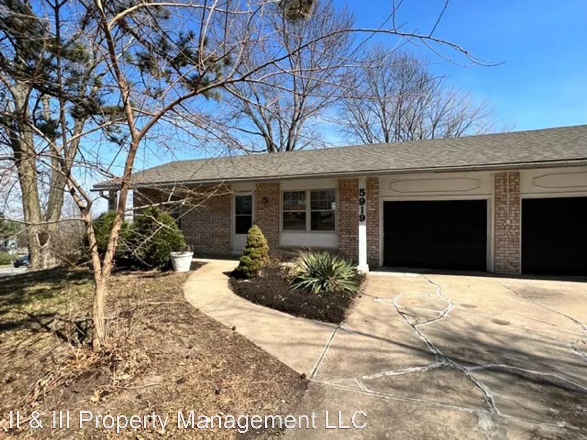 5919 Pflumm Rd House for rent in Shawnee, KS