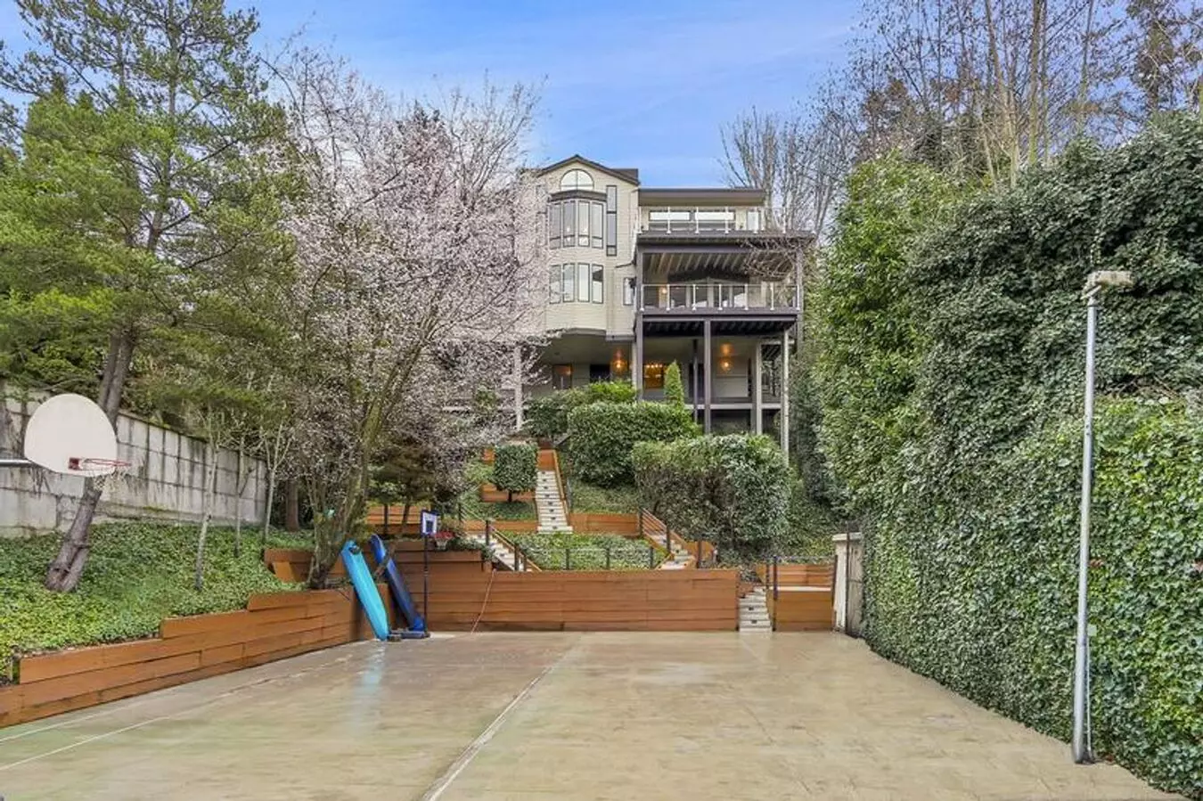 Spectacular 180* Views From Mercer Island's First Hill 4 Bedroom 4 Bath House for rent in Mercer Island, WA