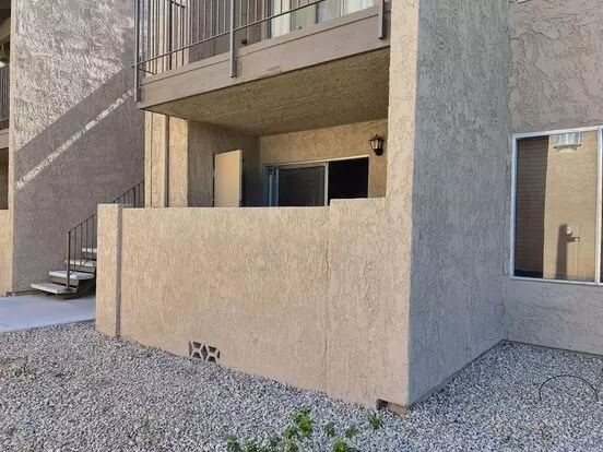 Open House - Inquire: Large One 1/br 1/ba Condo With New Tile, Fireplace, Fresh Paint Apartment for rent in Phoenix, AZ