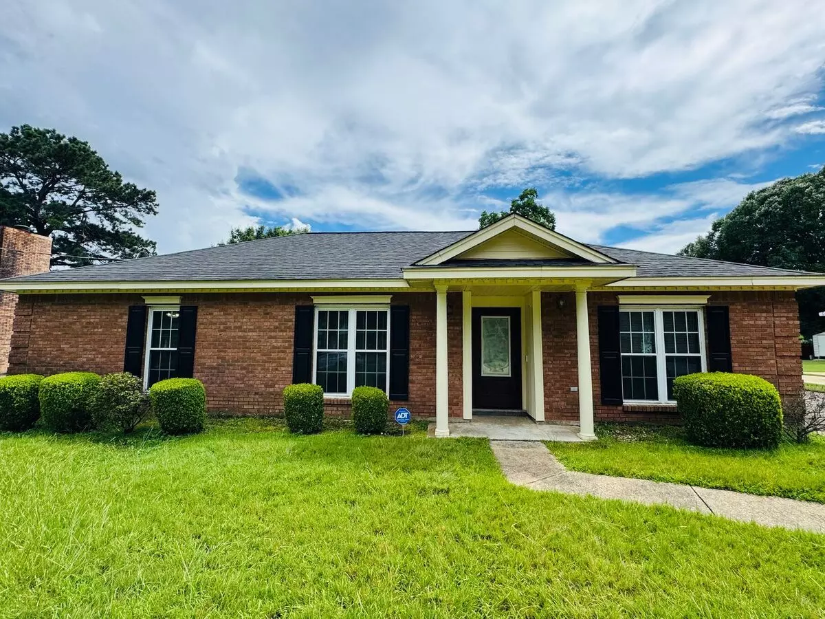 3-bedroom Home Is Sure To Captivate From The Moment You Walk In House for rent in Montgomery, AL