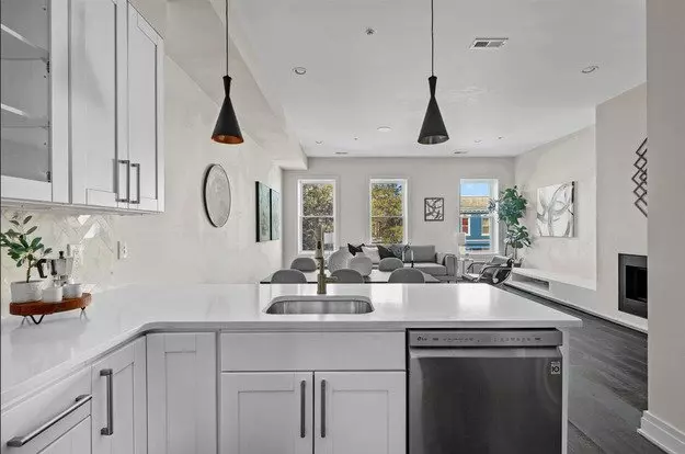 Beautiful 2 Bed 2 Bath Plus Den- Parking!!! Pets Welcome!!! Apartment for rent in Washington, DC