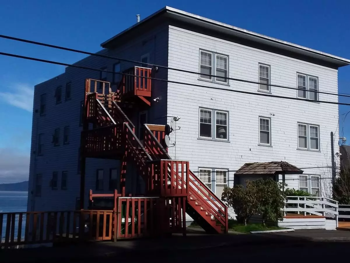 2 of 4 Columbia View Apartments Apartment for rent in Astoria, OR