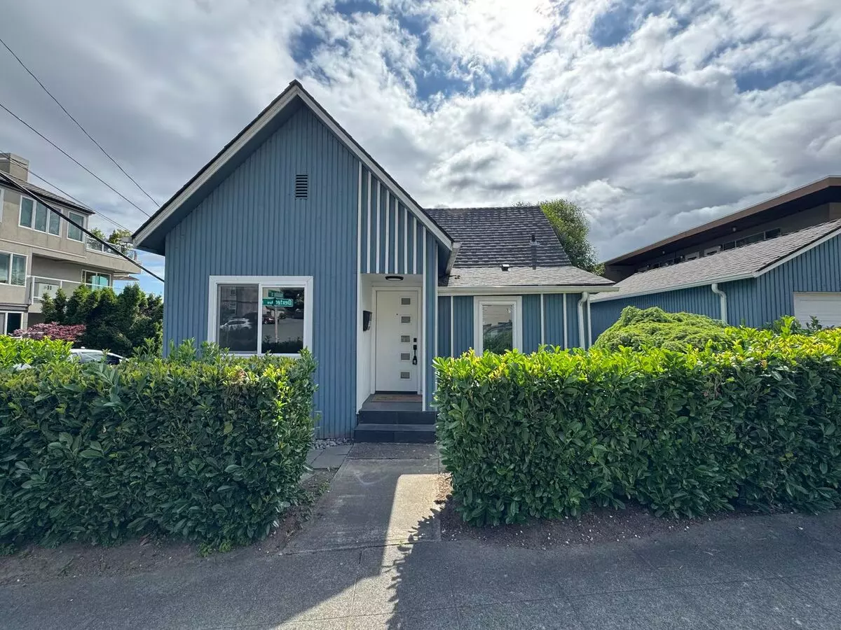 Beautifully Remodeled Lakeside Home In The Coveted Westlake Community House for rent in Seattle, WA
