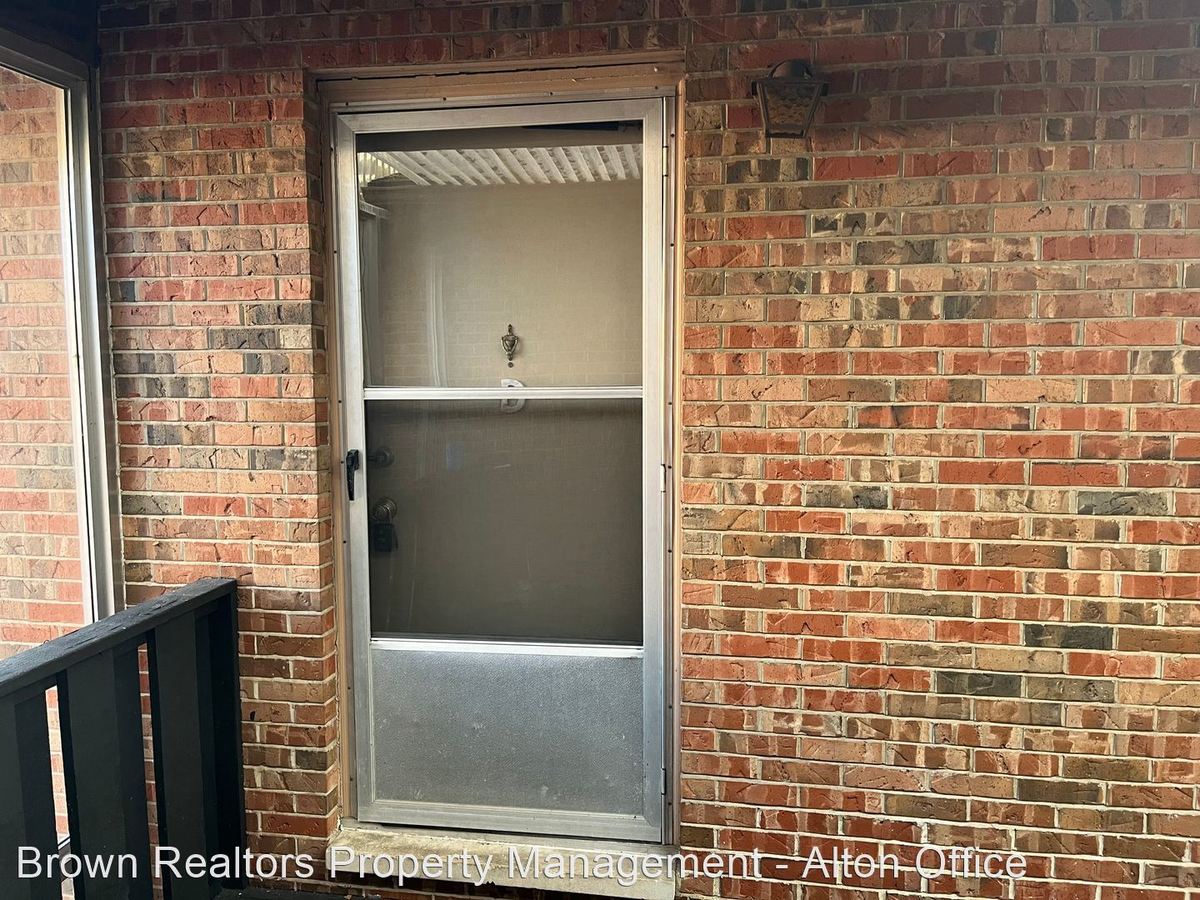 1007 Washington Ave Alton, IL Apartment for Rent Rentable