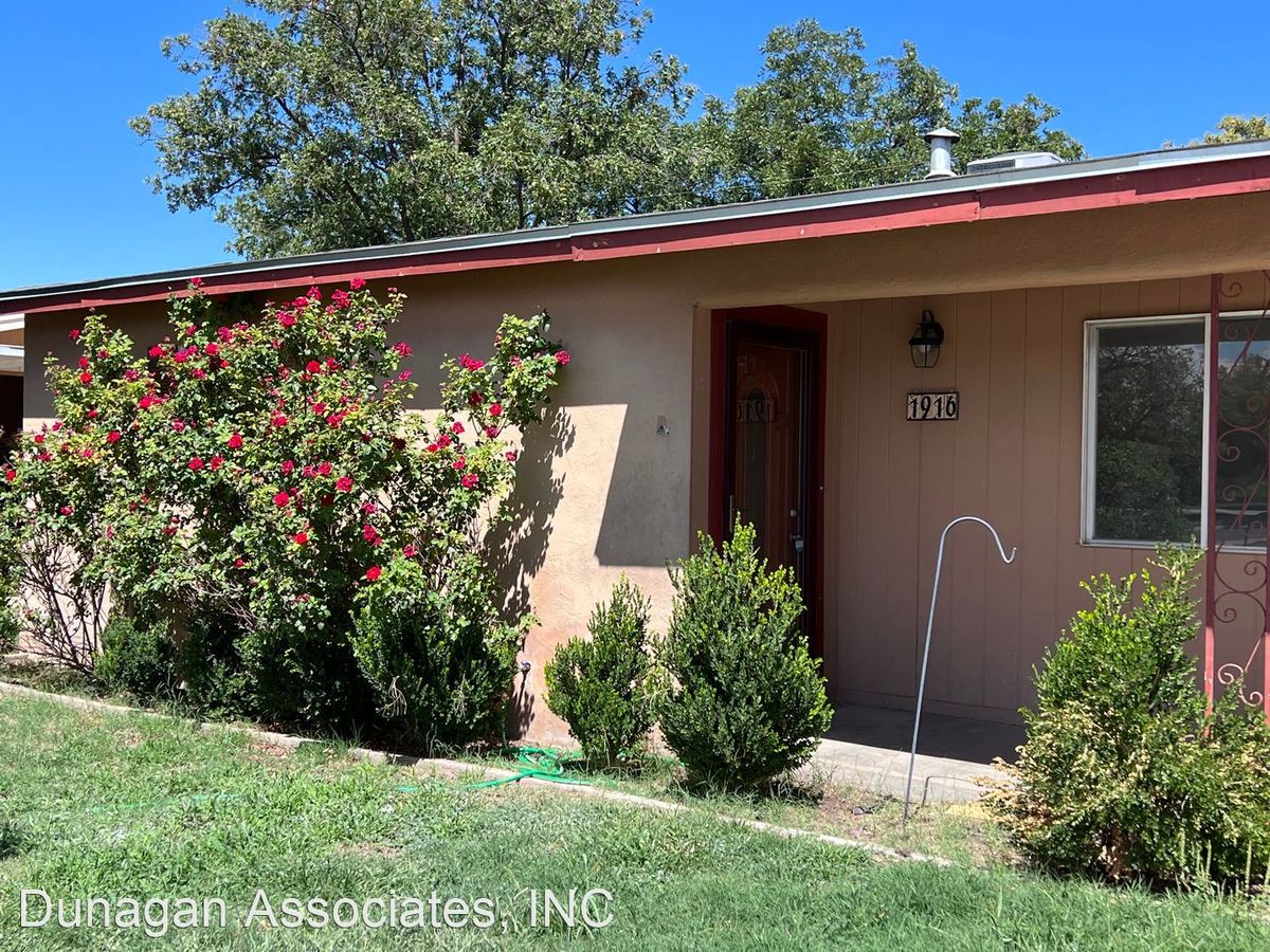 1916 Manzana St Carlsbad, NM House for Rent