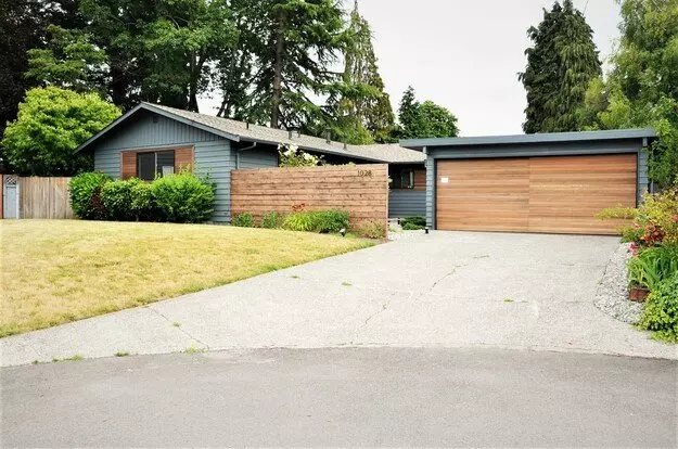 Click "request A Tour" Now! Apartment for rent in Bellevue, WA