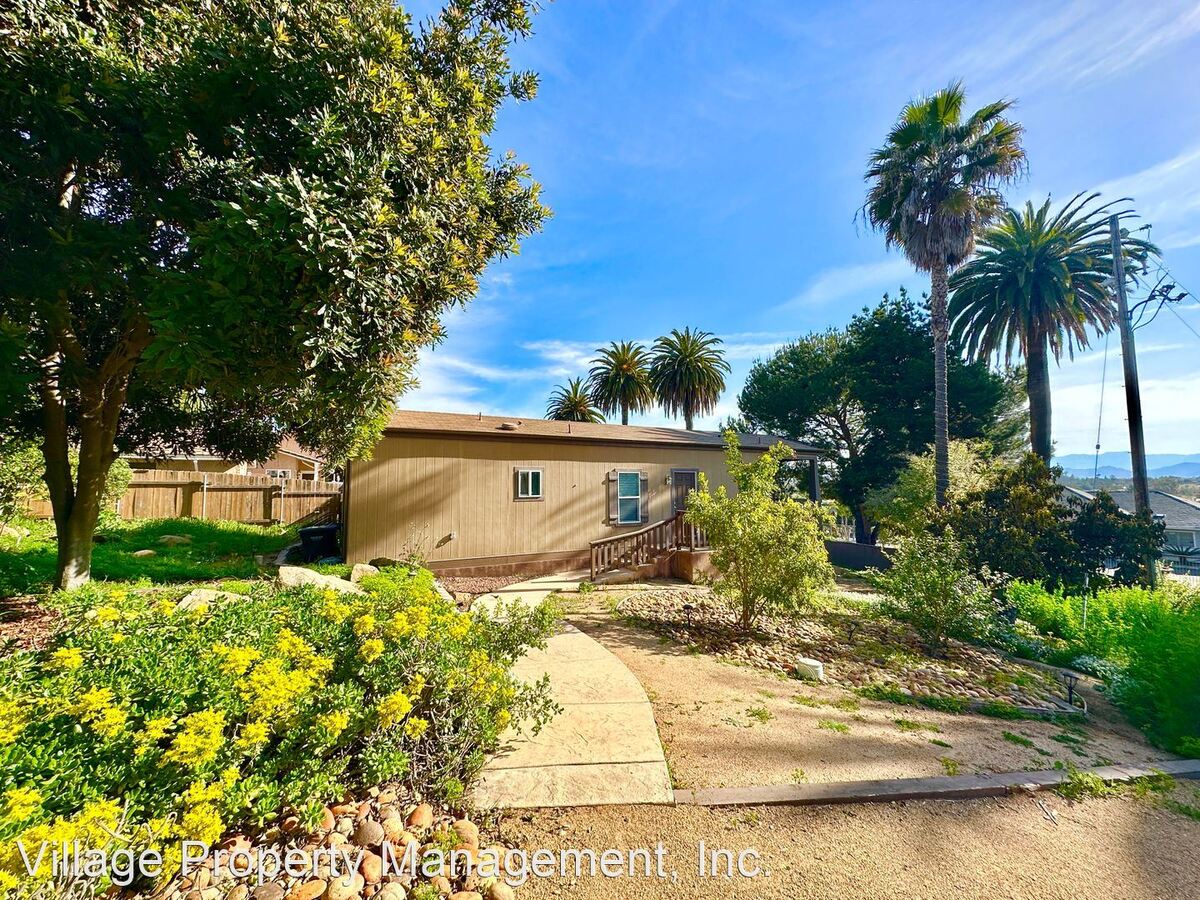 1727 S Hill Ave Fallbrook, CA House for Rent Rentable