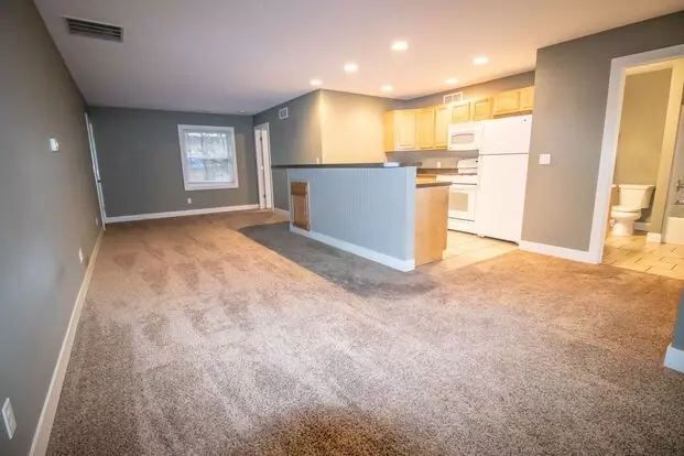 918-924 Carrier Creek Apartment for rent in Grand Rapids, MI