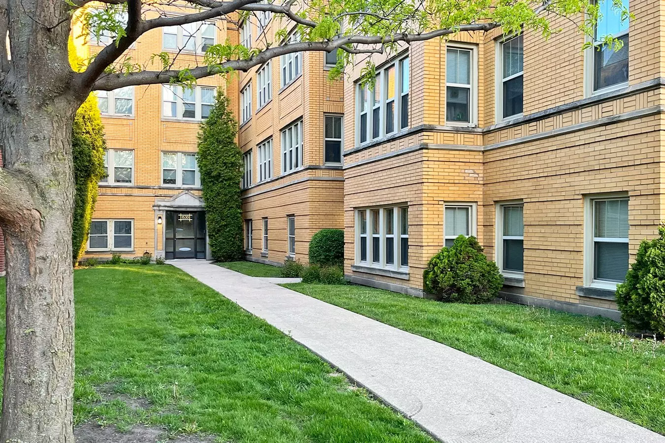 1530-1532 N. Austin Blvd. Apartment for rent in Oak Park, IL
