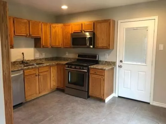 2 Bedrooms / 1 Bathroom Apartment for rent in Irving, TX