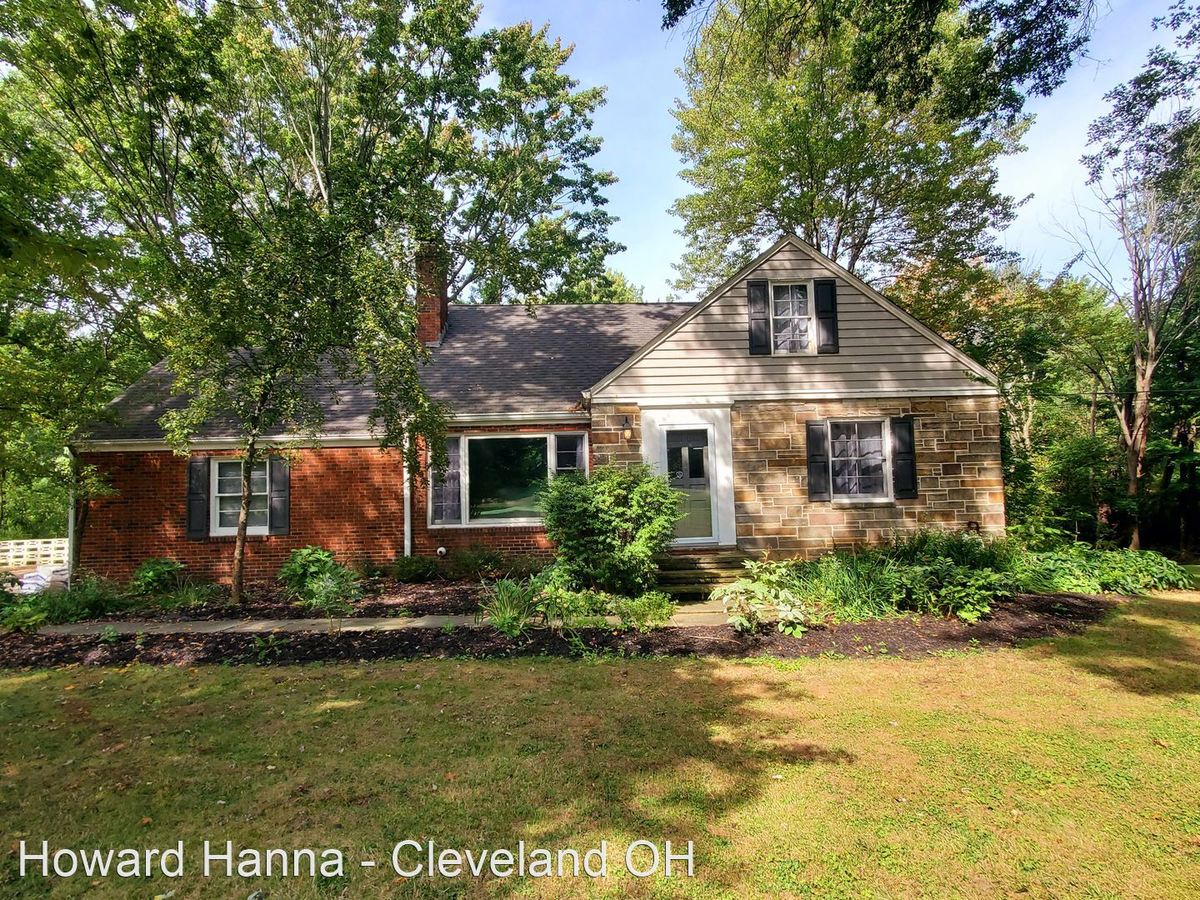 28399 Pike Dr Chagrin Falls, OH House for Rent