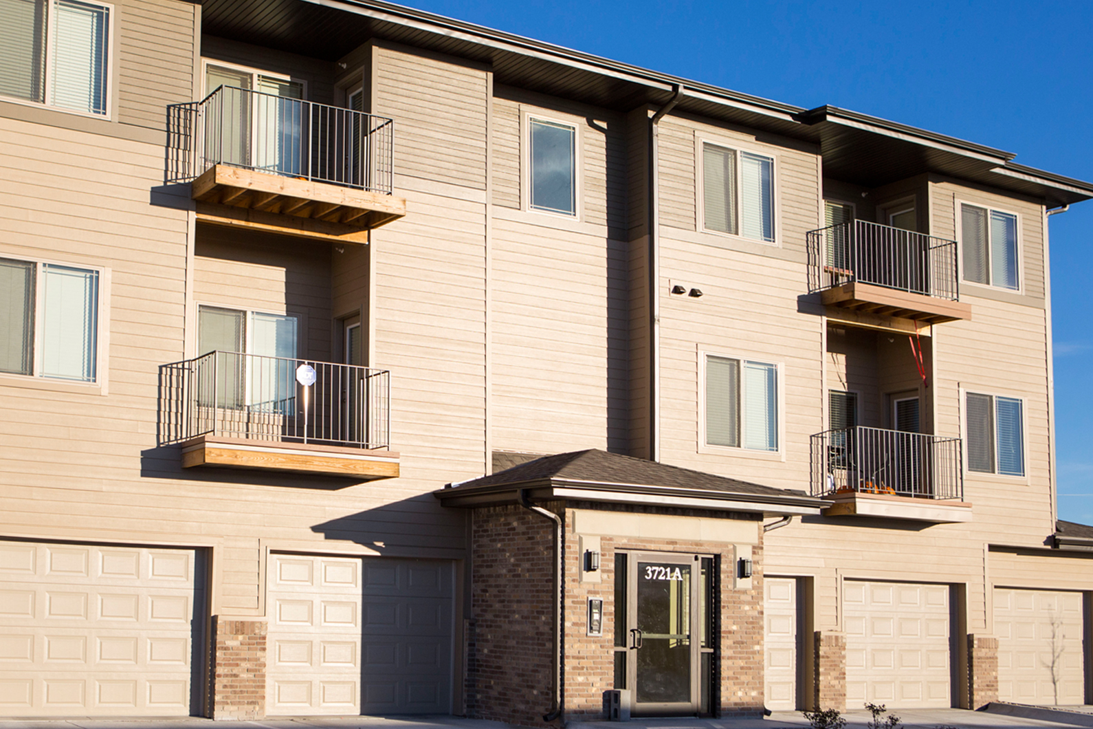 The Sterling Apartments, Grand Island (see pics & AVAIL)