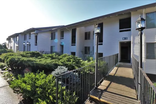 Amazing Views! 2 Bedroom Now Available! Apartment for rent in Mountlake Terrace, WA