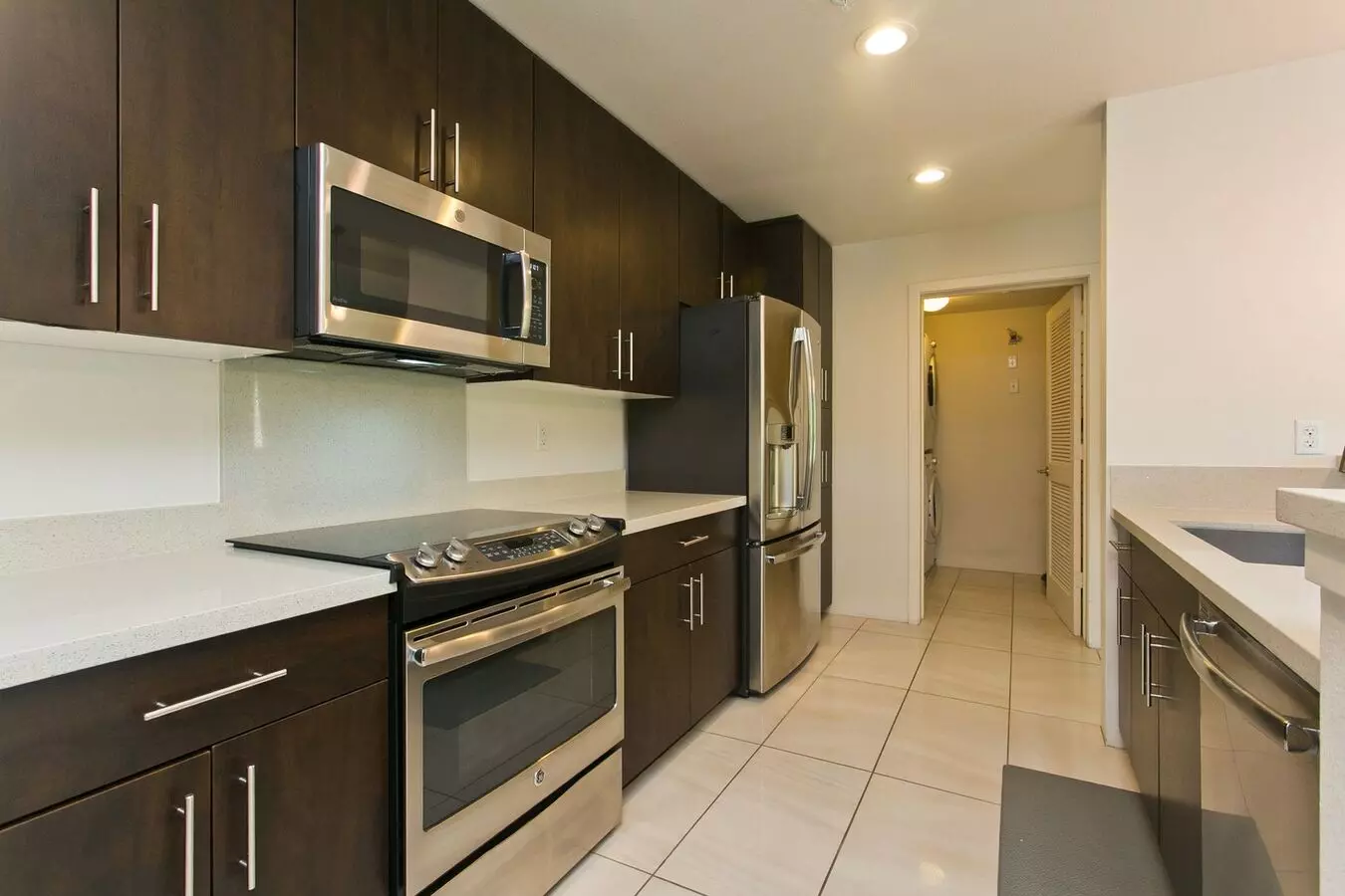 Wonderfully Located - Three Bedroom Two Bath Condo In Ka Malanai House for rent in Kailua, HI