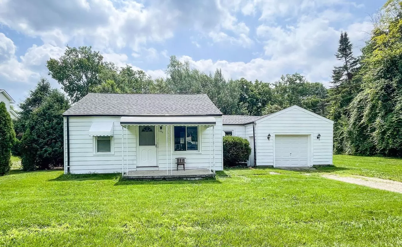 Nice 2bd / 1 Ba House With Attached Garage And Spacious Yard House for rent in Auburn Hills, MI