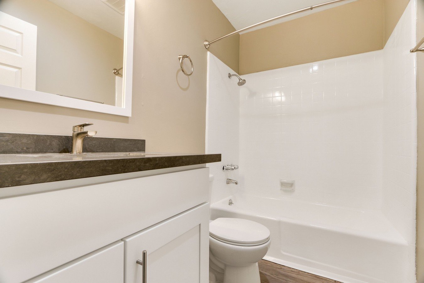 1 Bedroom 1 Bathroom Apartment for rent at Sepulveda West Apartments in Los Angeles, CA