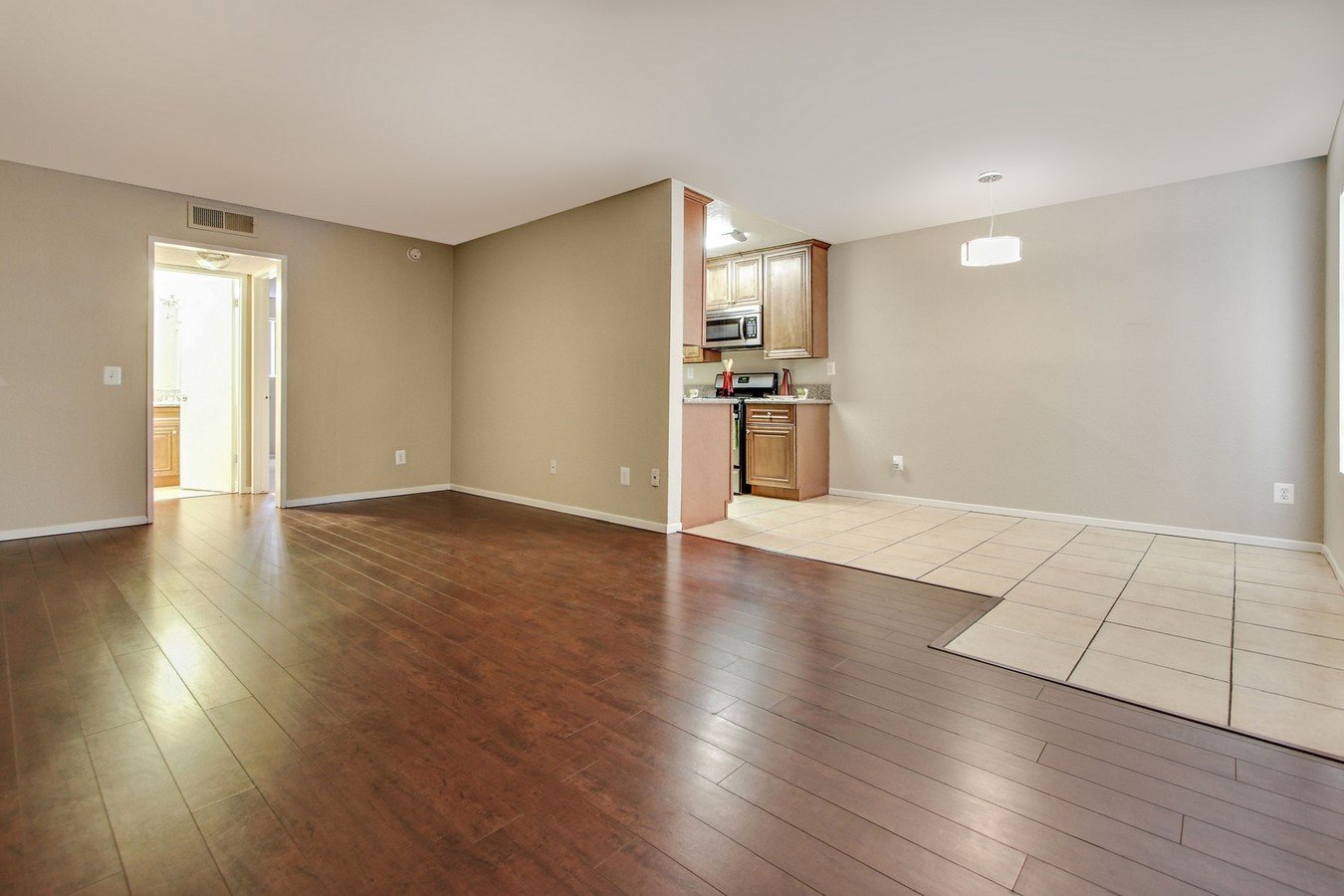 Chateau Vincennes Apartments Northridge, CA