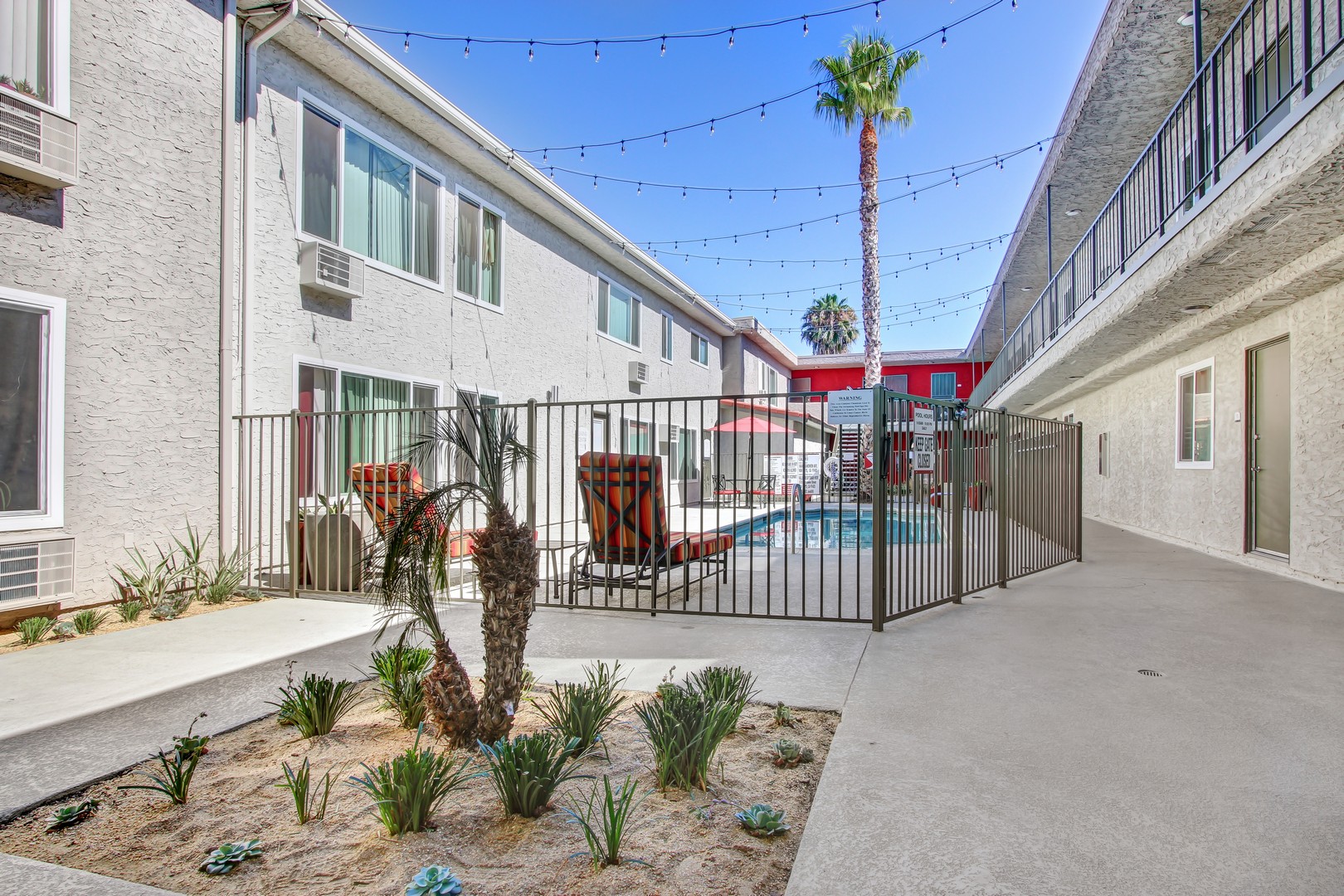 The Seville Apartments, Van Nuys (see pics & AVAIL)