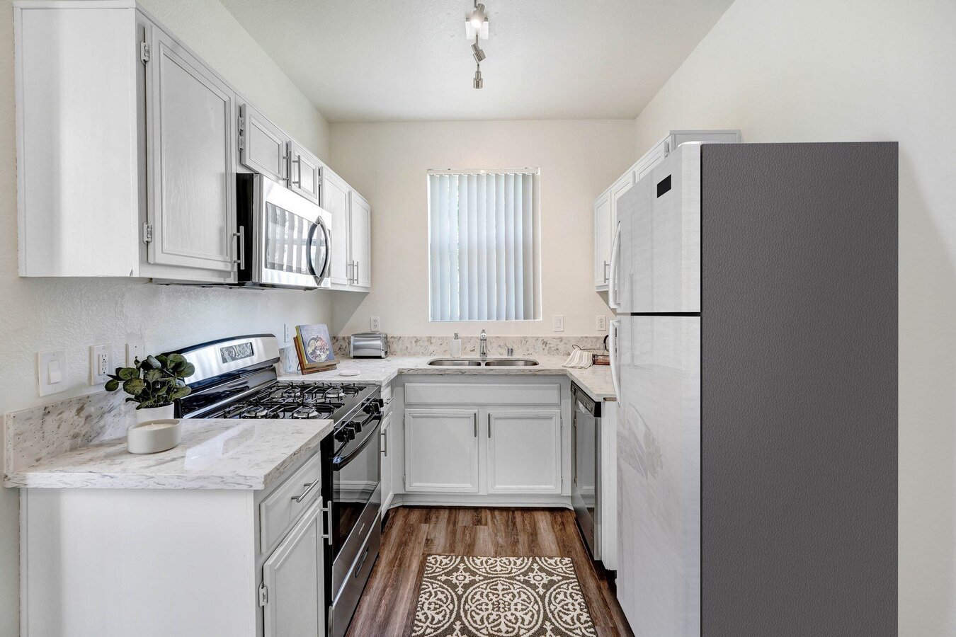 La Villa Apartments 1905 Orange Ave Redlands, CA Rentable