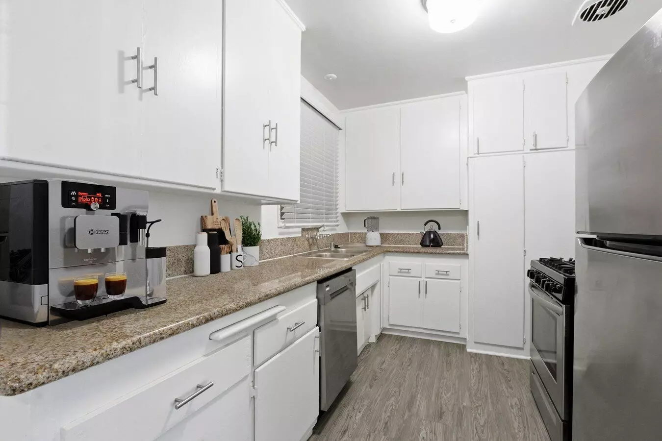Doheny Drive Apartment for rent in Beverly Hills, CA