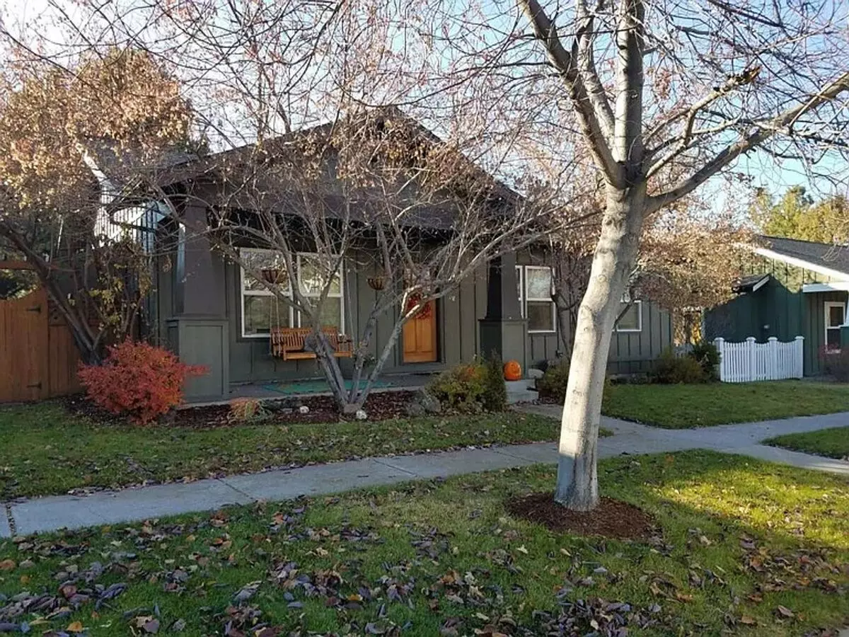 Adorable Single-level 3X In Desirable Foxborough Neighborhood House for rent in Bend, OR