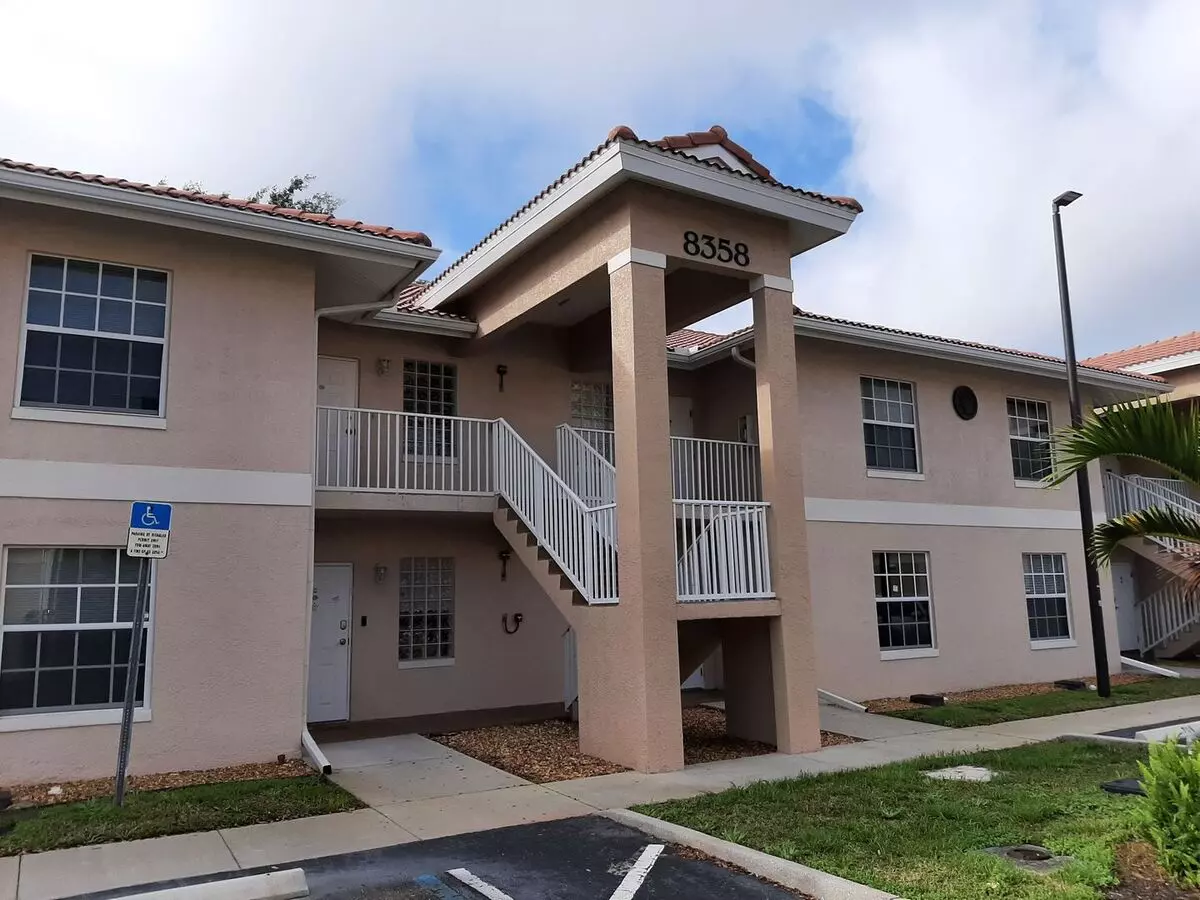 2/2 Ground Floor With Newer Carpeting House for rent in Fort Myers, FL