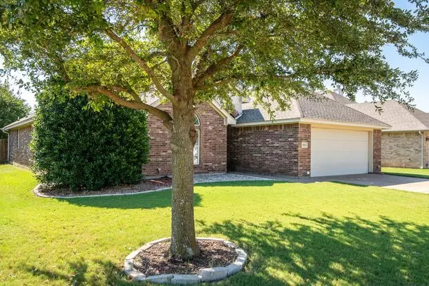 Beautiful 3 Bedroom 2 Bath In Whitestone Ranch, Benbrook Apartment for rent in Benbrook, TX Beautiful 3 Bedroom 2 Bath In Whitestone Ranch, Benbrook Apartment for rent in Benbrook, TX
