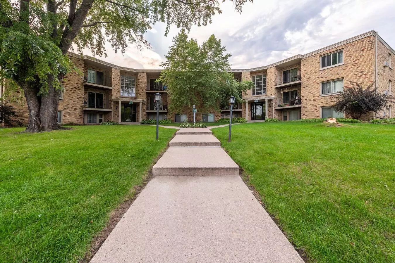 1075 Waterloo Ave Apartment for rent in West St Paul, MN