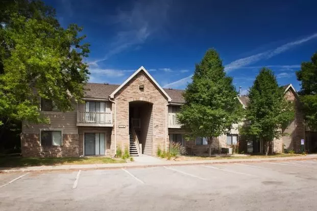 Windsor Square By Broadmoor Apartment for rent in Windsor Heights, IA
