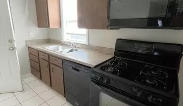2 of 11 2500 N Hollywood Ave House for rent in Muncie, IN