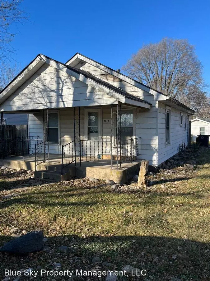 2220 E Dartmouth Ave House for rent in Muncie, IN