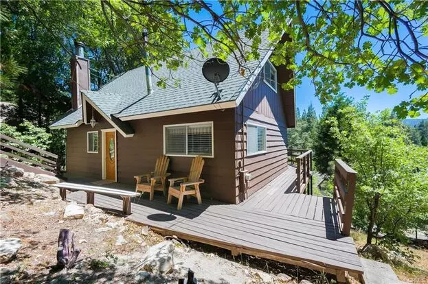 Lake Rights Property!! Terrific Alpine Chalet!! Apartment for rent in Lake Arrowhead, CA