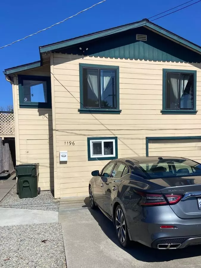Furnished Spacious 1 Bedroom / 1 Bath Upper Duplex Unit Upper Seaside House for rent in Seaside, CA