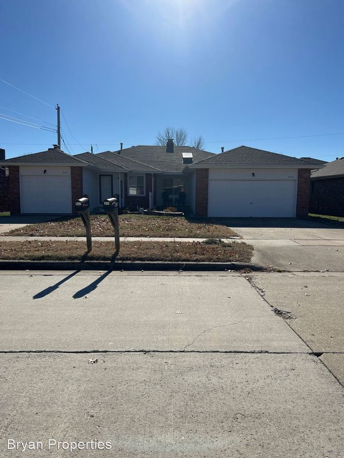 522 E Redwood St Springfield, MO Apartment for Rent