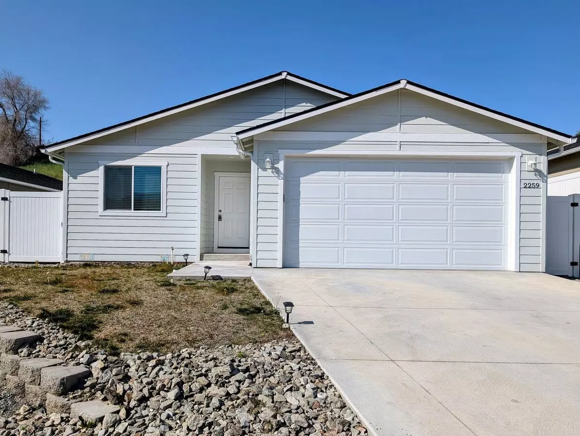 Newer 3-bed, 2-bath Home In East Wenatchee! House for rent in East Wenatchee, WA