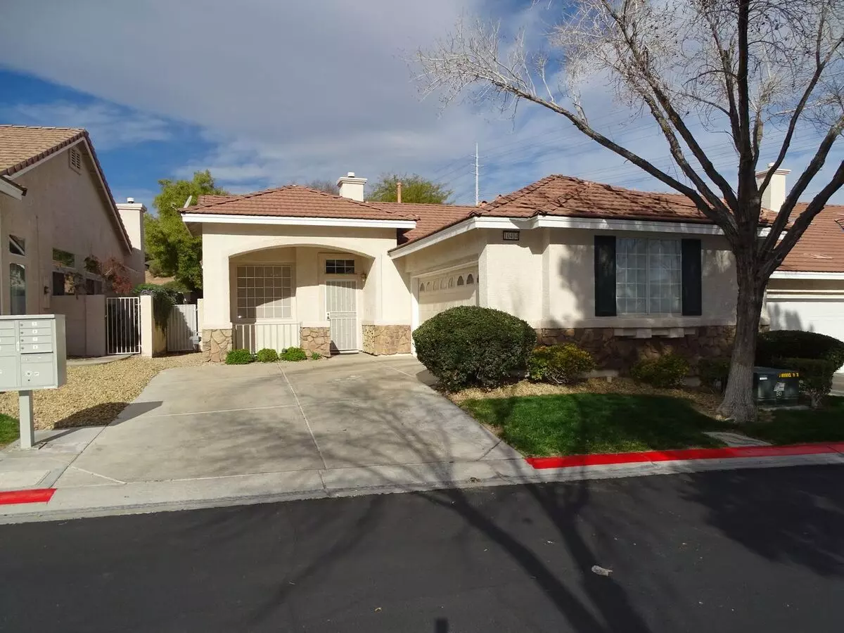 Beautiful One Story 2 Bedroom Townhome With 2 Car Attached Garage House for rent in Las Vegas, NV