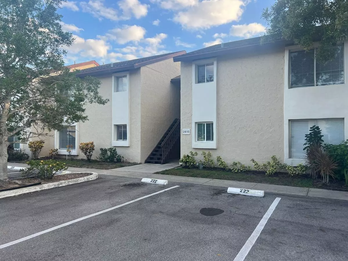 Rent Special For August 1 - Close To Downtown Sarasota - 2/1 Condo - Includes Water Apartment for rent in Sarasota, FL