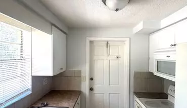 4 of 8 1211-1213 59th Ave E Apartment for rent in Bradenton, FL