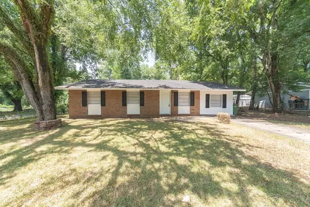 Coming Soon! Spacious 3 Bedroom 1 Bath! Apartment for rent in Columbus, GA
