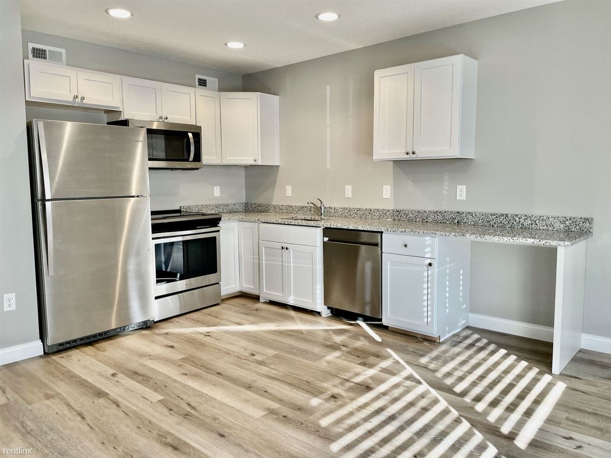 Crow Creek Apartments 5113 Devils Glen RD Bettendorf, IA