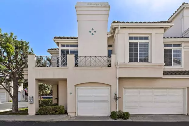Remodeled Upper End Unit Available Now! Apartment for rent in Laguna Niguel, CA