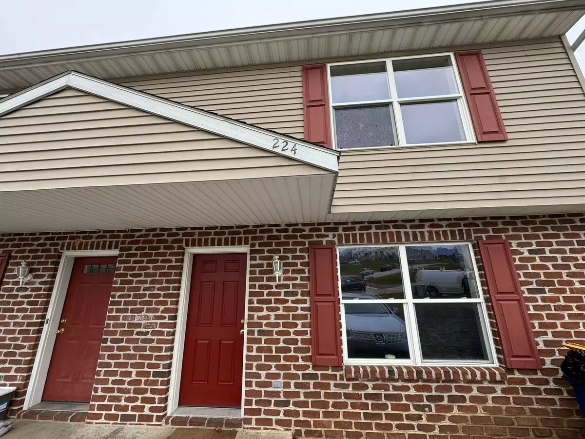 Townhouse House for rent in Dallastown, PA