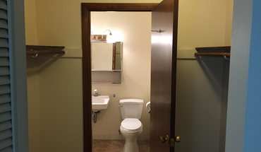 4 of 6 213 Williamsburg Drive Apartment for rent in Thiensville, WI
