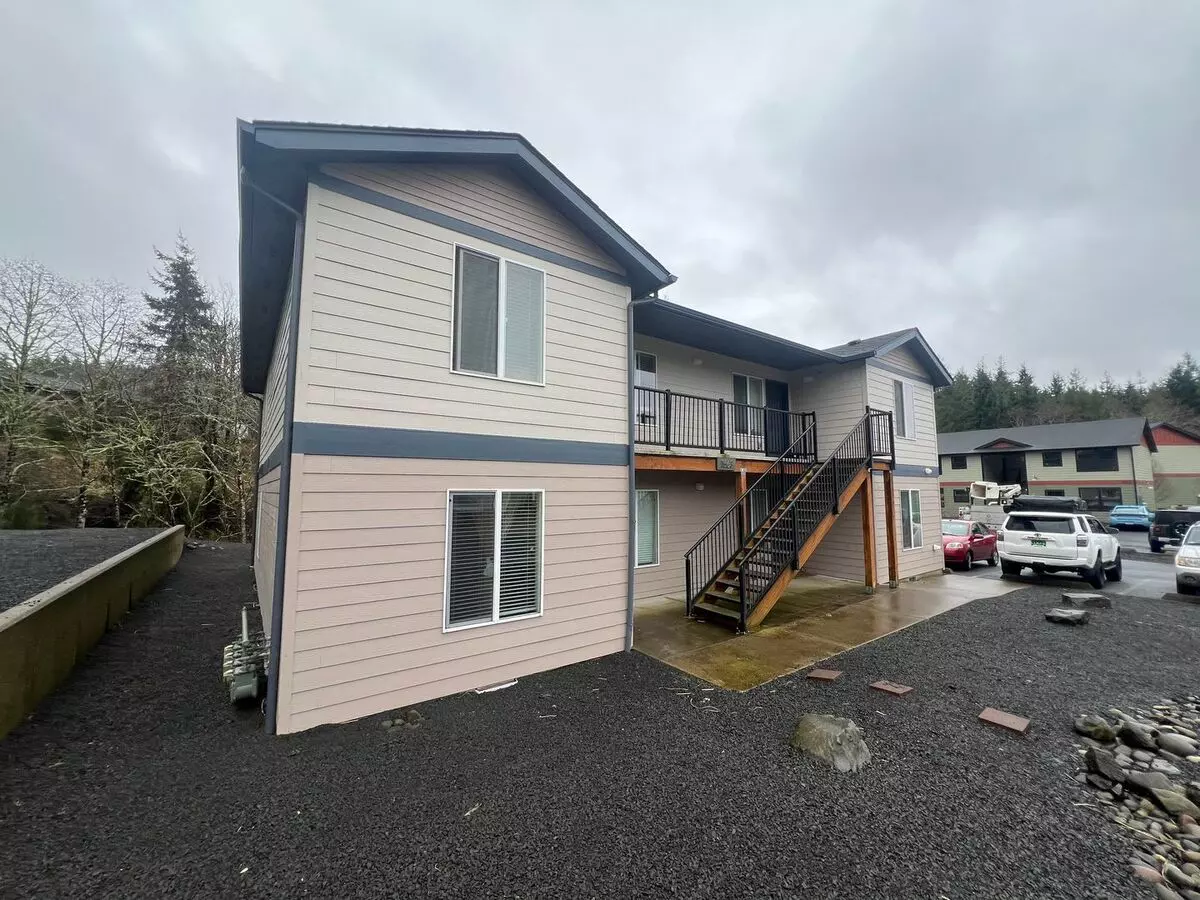 1563 SE Honeysuckle Loop Apartment for rent in Warrenton, OR