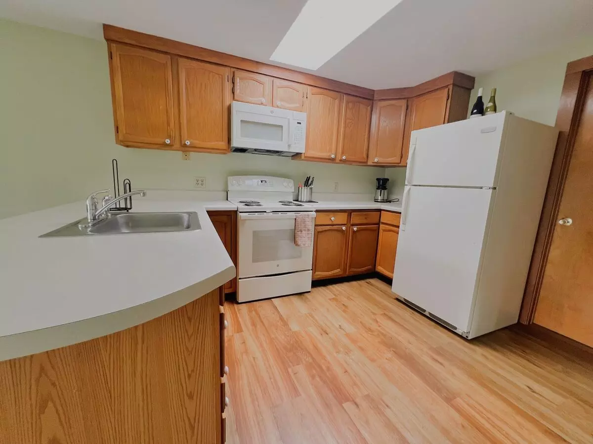 1-bedroom Apartment With Panoramic Wooded Views – Fully Furnished, All Utilities Included House for rent in Lenox, MA