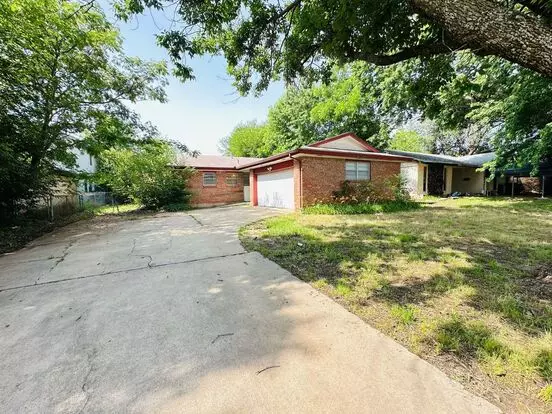 3 Bed 1.5 Bath 2 Car Garage Duplex In Del City Apartment for rent in Del City, OK