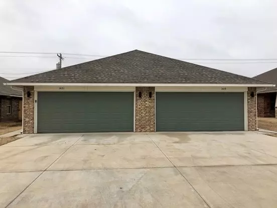 3 Bedroom 2 Bath 2 Car Garage Duplex In Moore * Moore Schools Apartment for rent in Moore, OK