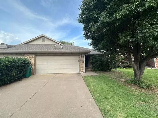 Charming 3 Bedroom 2 Bathroom Duplex In Yukon Apartment for rent in Yukon, OK Charming 3 Bedroom 2 Bathroom Duplex In Yukon Apartment for rent in Yukon, OK